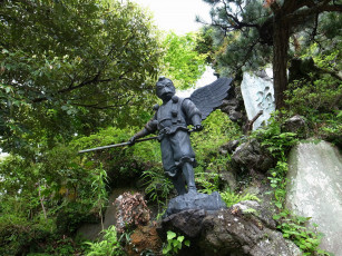 Картинка разное рельефы статуи музейные экспонаты камни деревья