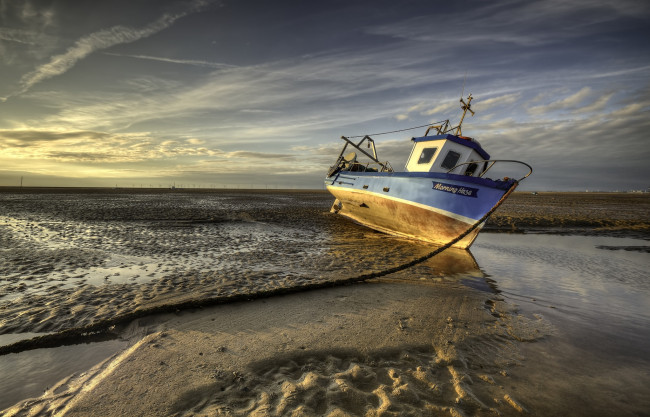 Обои картинки фото корабли, баркасы ,  буксиры, судно, океан, отлив