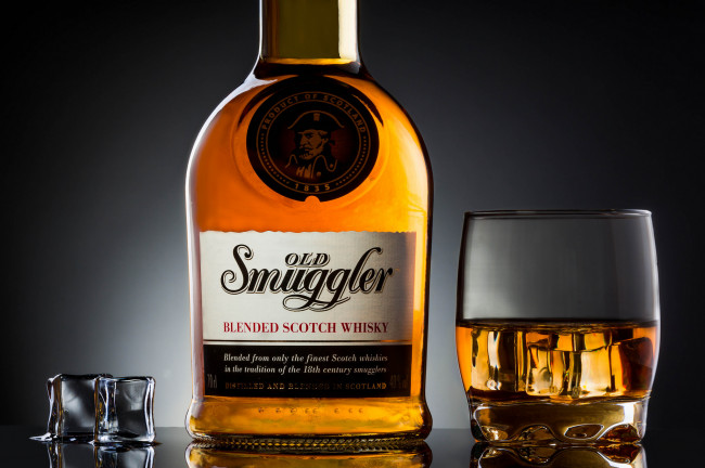 Обои картинки фото бренды, бренды напитков , разное, стакан, бцтылка, виски