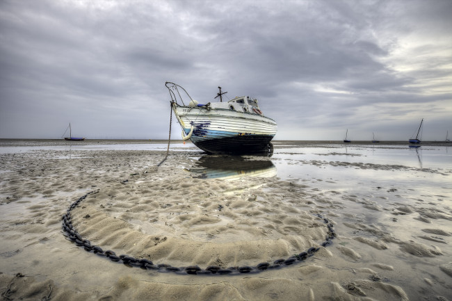 Обои картинки фото корабли, баркасы ,  буксиры, судно, отлив, океан