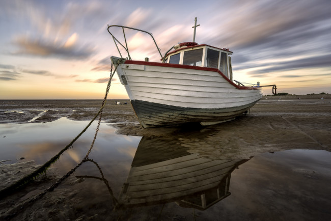 Обои картинки фото корабли, баркасы ,  буксиры, судно, отлив, океан