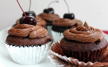 Картинка еда пирожные +кексы +печенье кексы вишни крем