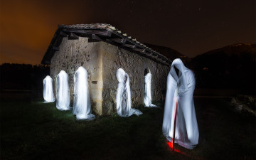 Картинка фэнтези фотоарт свет ночь привидение дом