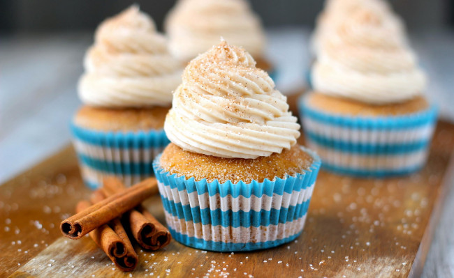 Обои картинки фото еда, пирожные,  кексы,  печенье, корица, капкейки