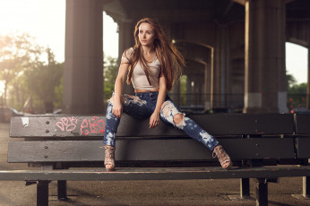 Картинка девушки -unsort+ брюнетки +шатенки взгляд локоны волосы лицо красивая макияж девушка кудри перья украшения