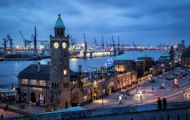 Обои картинки фото гамбург, города, гамбург , германия, люди, фонари, часы, здания, водоем