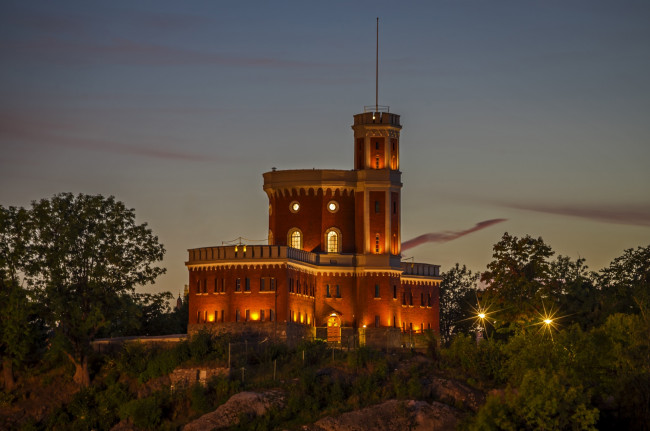 Обои картинки фото стокгольм, города, стокгольм , швеция, здание, фонари, деревья