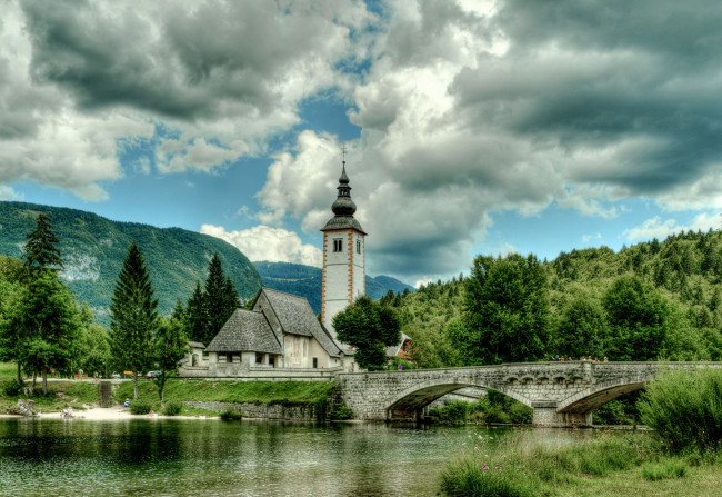 Обои картинки фото словения, города, - мосты, холмы, облака, здания, деревья, трава, водоем