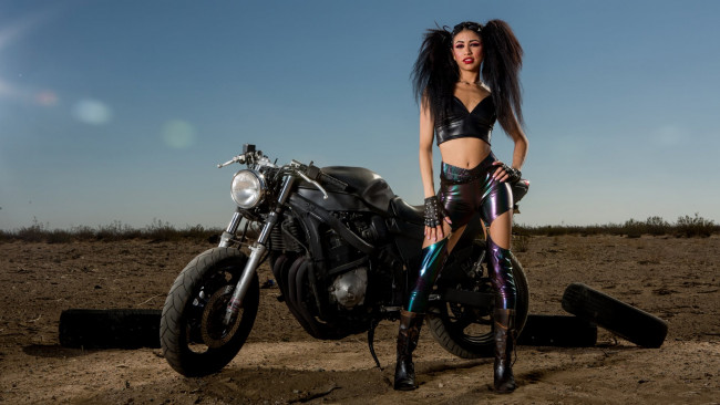 Обои картинки фото мотоциклы, мото с девушкой, девушки