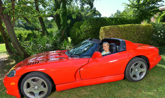 Обои картинки фото автомобили, выставки и уличные фото, девушки, авто