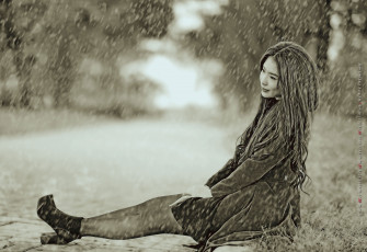 Картинка календари компьютерный+дизайн 2019 calendar сидеть женщина девушка азиатка дождь