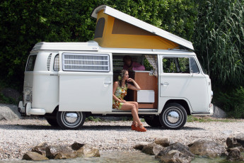 Картинка автомобили -авто+с+девушками volkswagen