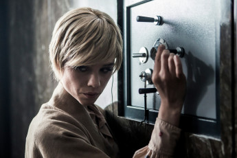 Картинка way+down+ +2021+ кино+фильмы way+down гениальное ограбление криминал боевик триллер astrid berges frisbey lorraine