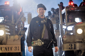 Картинка кино+фильмы planet+terror машины люди противогаз