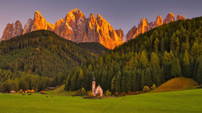 Обои картинки фото val di funes, santa maddalena, italy, города, валь-де-фюнес,  санта-маддалена , италия, val, di, funes, santa, maddalena