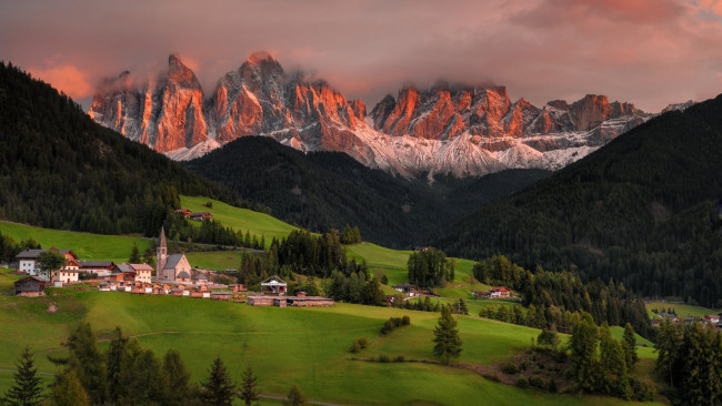 Обои картинки фото val di funes, santa maddalena, italy, города, валь-де-фюнес,  санта-маддалена , италия, val, di, funes, santa, maddalena