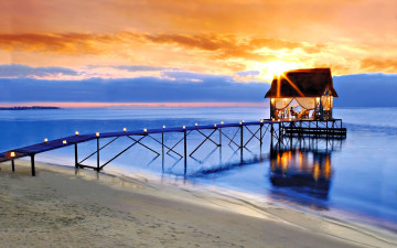 обоя разное, сооружения,  постройки, море, закат, облака, берег, пляж, песок, мост, огни, строение