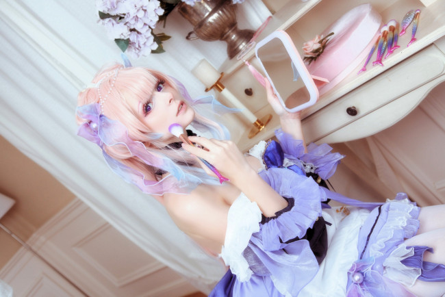 Обои картинки фото девушки, mari aisu, образ, косплей, наряд, костюм, зеркало, макияж