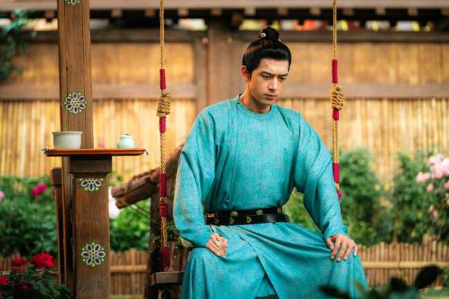 Обои картинки фото in the name of blossom , flourished peony 2, кино фильмы, -unknown , другое, парень, наряд, качели, стена