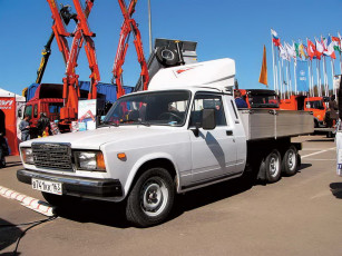 Картинка автомобили выставки уличные фото