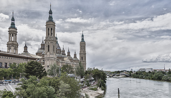 Обои картинки фото сарагоса, испания, города, католические, соборы, костелы, аббатства, река, собор