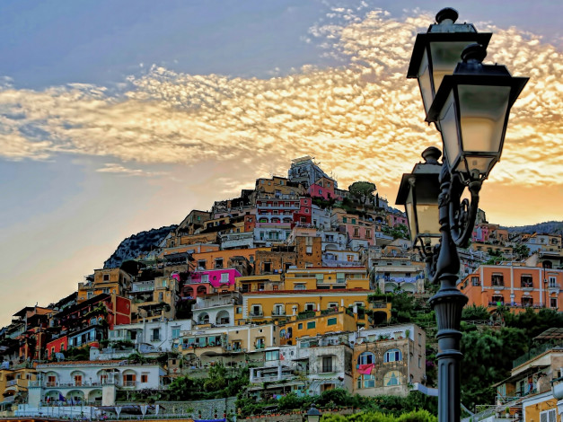 Обои картинки фото positano,  italy, города, амальфийское и лигурийское побережье , италия, фонарь, амальфийское, побережье, позитано, amalfi, coast, здания, italy