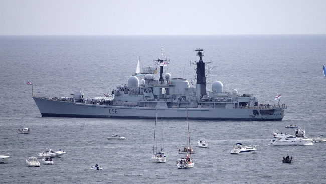 Обои картинки фото корабли, разные вместе, военный, яхты