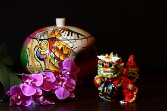 Картинка разное ретро +винтаж орхидеи нфд натюрморт композиция жвн дракон вьетнамский вьетнам ваза безделушки фаленопсис сувениры статуэтка путешествие шкатулка цветы хн