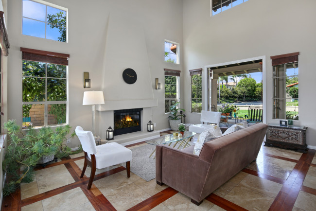 Обои картинки фото интерьер, гостиная, цветы, мебель, оформление, дизайн