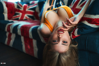 Картинка саша+руских девушки девушка красивая супер секси няша нежная классная модница лапочка мадам декольте грудь лежа рука+на+лице волосы+свисают желтый белый+бюстгальтер виктория+шурн union+jack anna+stolyar