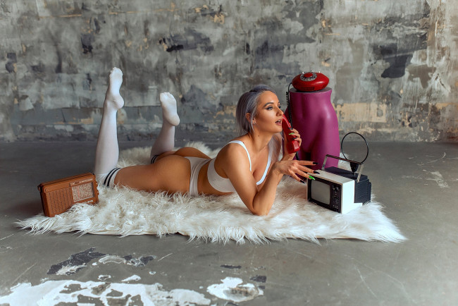 Обои картинки фото девушки, - рыжеволосые и разноцветные, ретро