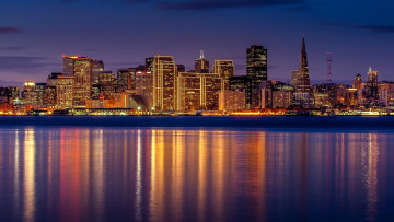 обоя города, сан-франциско , сша, ночь, огни, панорама, дома, здания, река