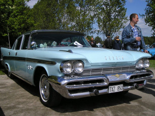 Картинка автомобили выставки уличные фото