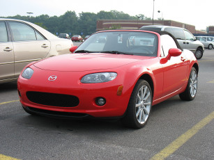 Картинка автомобили выставки уличные фото