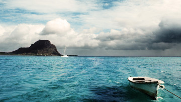 Картинка корабли разные вместе море облака