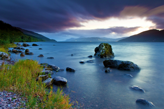 Обои картинки фото beautiful, view, природа, реки, озера, сумрак, озеро, камни, тучи, горы