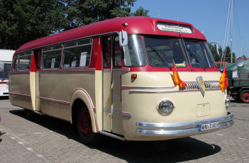 Картинка автомобили автобусы флажки