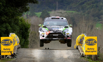 Картинка спорт авторалли прыжок