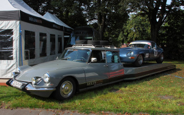 Картинка автомобили разные вместе ds tissier citroen