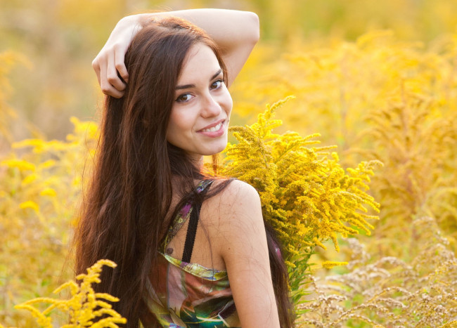 Обои картинки фото -Unsort Брюнетки Шатенки, девушки, unsort, брюнетки, шатенки, улыбка, цветы