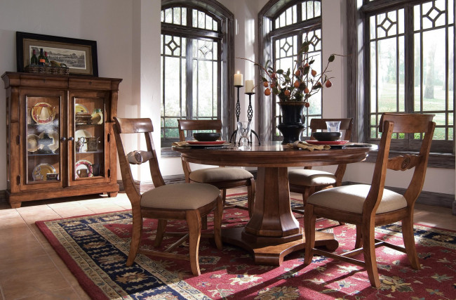 Обои картинки фото интерьер, кухня, стулья, стол, окно