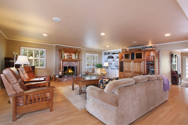 Обои картинки фото интерьер, гостиная, furniture, fireplace, living, room, цветы, стиль, мебель, камин, colors, style