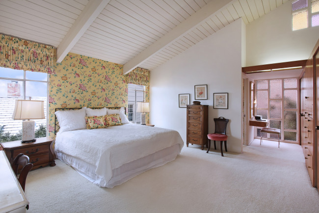 Обои картинки фото интерьер, спальня, светильник, стиль, люстра, подушки