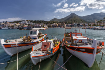 Картинка корабли баркасы+ +буксиры гавань причал город