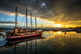 Картинка корабли порты+ +причалы гавань закат шхуна