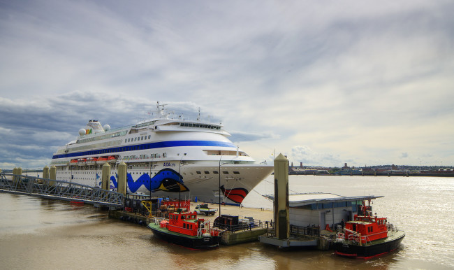 Обои картинки фото aidacara, корабли, лайнеры, океанский, лайнер, причал, круиз