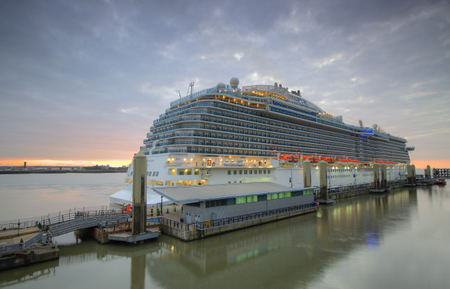 Обои картинки фото royal princess, корабли, лайнеры, океанский, лайнер, причал, круиз