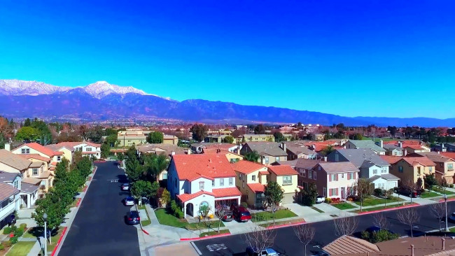 Обои картинки фото города, лос-анджелес , сша, автомобили, дома, горы