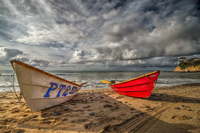 Обои картинки фото корабли, лодки,  шлюпки, пляж, облака