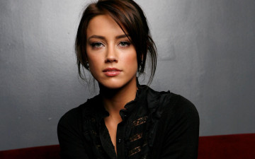 Картинка девушки amber+heard актриса шатенка лицо блузка